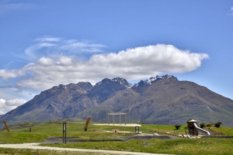 Photo of property in 24 Shepherd Road, Jacks Point, Queenstown, 9371