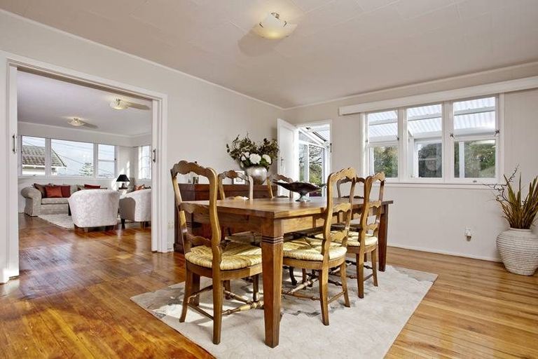 Photo of property in 25 Esmonde Road, Takapuna, Auckland, 0622