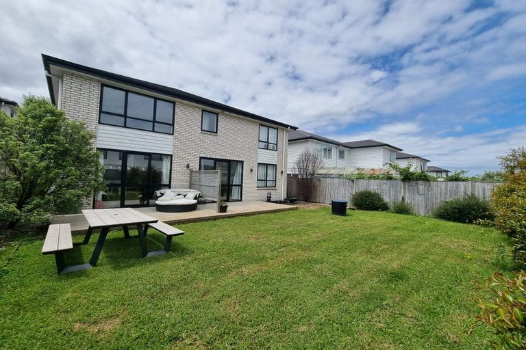 Photo of property in 19 Hakinakina Drive, Flat Bush, Auckland, 2019