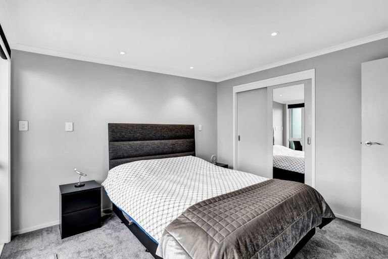 Photo of property in 5b Catherine Crescent, Moturoa, New Plymouth, 4310