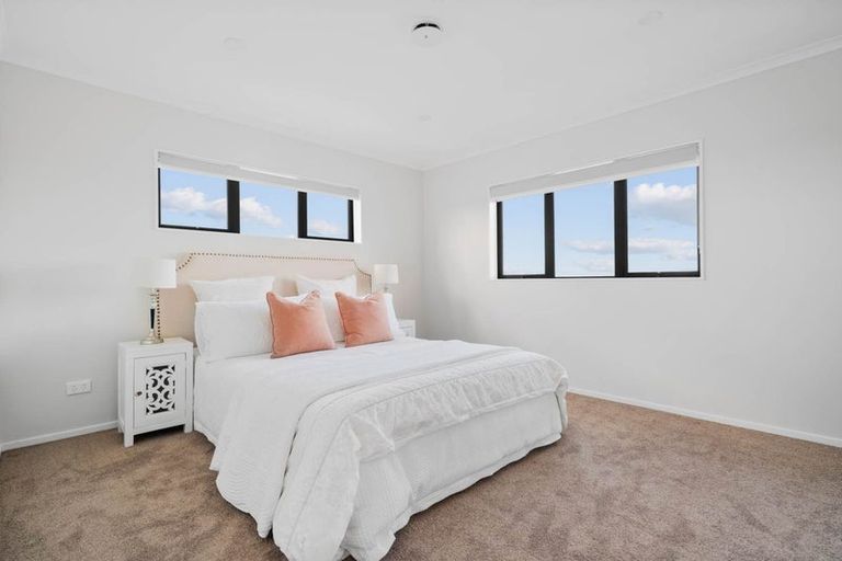 Photo of property in 4223b Great North Road, Glendene, Auckland, 0602