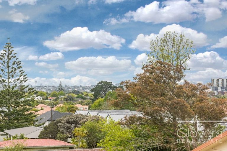 Photo of property in 4/13 Northall Road, New Lynn, Auckland, 0600