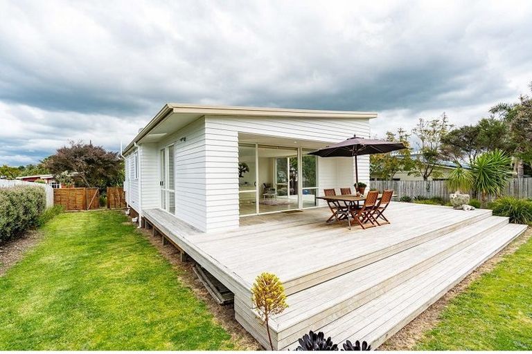 Photo of property in 37 Seabreeze Road, Mangawhai Heads, Mangawhai, 0505