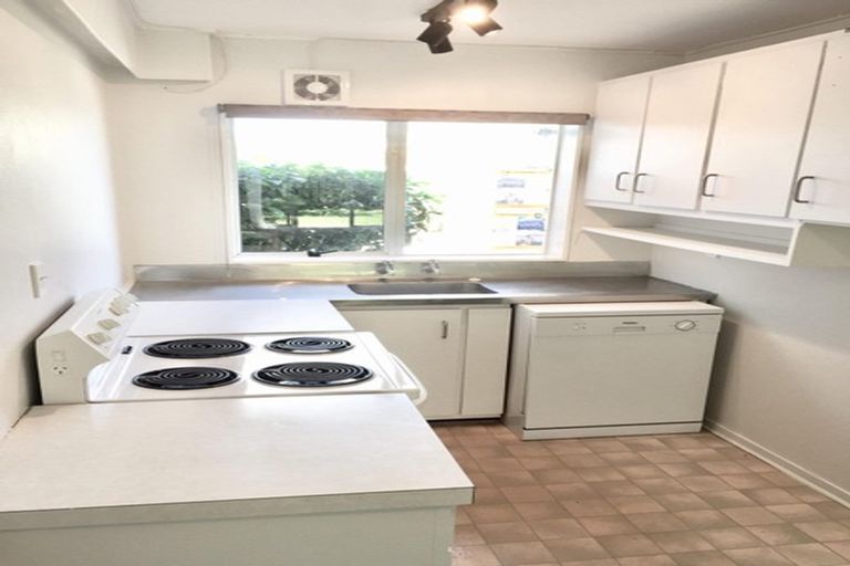 Photo of property in 4/31 Mana Avenue, Titahi Bay, Porirua, 5022