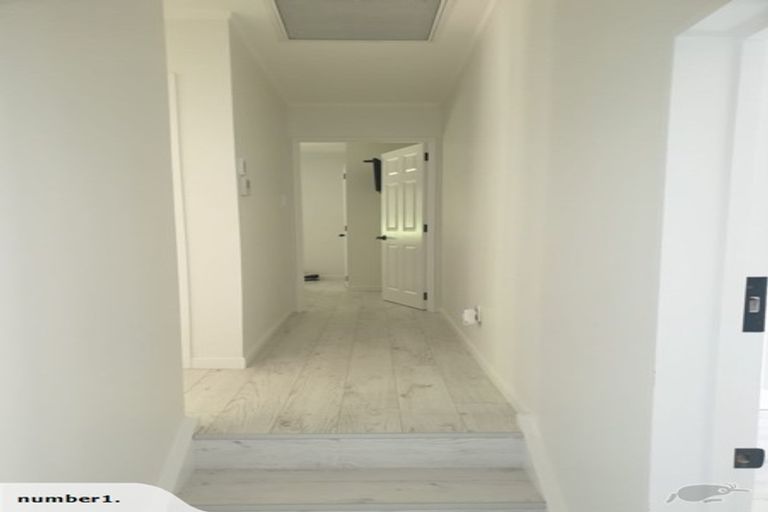 Photo of property in 16 Meynell Court, Glen Eden, Auckland, 0602