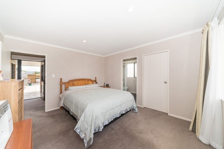 Photo of property in 10a Pegasus Place, Kelvin Grove, Palmerston North, 4414