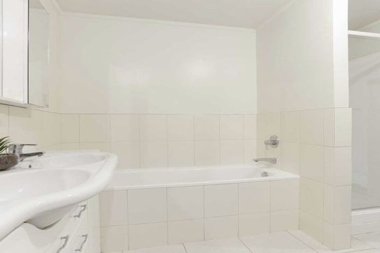 Photo of property in 2/23 Commodore Parry Road, Castor Bay, Auckland, 0620