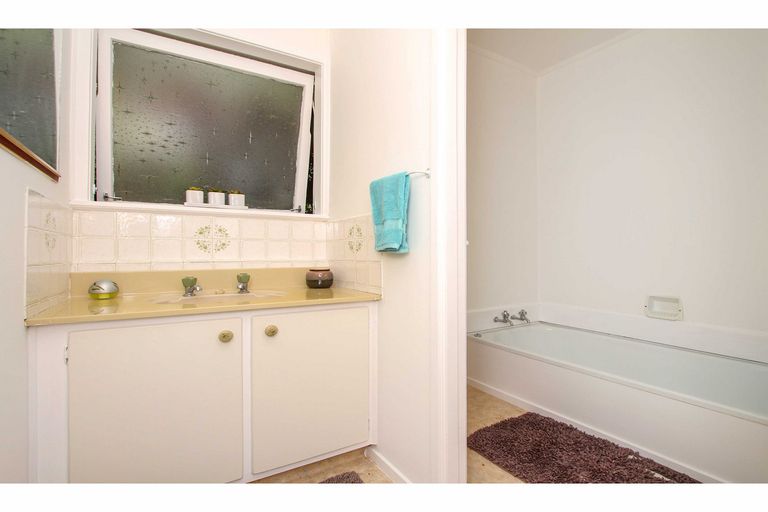 Photo of property in 1/19 Mcdowell Crescent, Hillcrest, Auckland, 0627