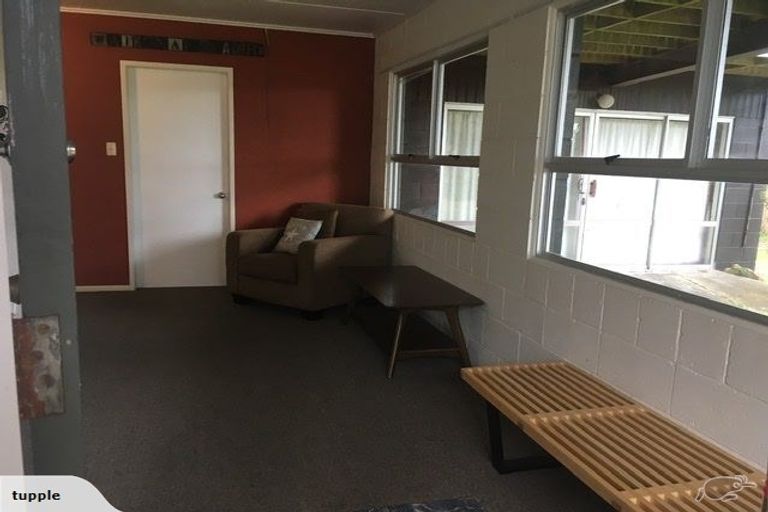 Photo of property in 14 Eruini Street, Waikanae Beach, Waikanae, 5036