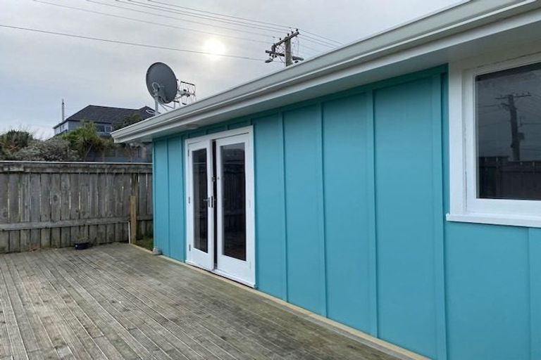 Photo of property in 21 Marine Parade South, Foxton Beach, Foxton, 4815