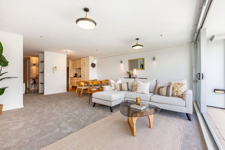 Photo of property in Aqua, 6/74 Oriental Parade, Oriental Bay, Wellington, 6011