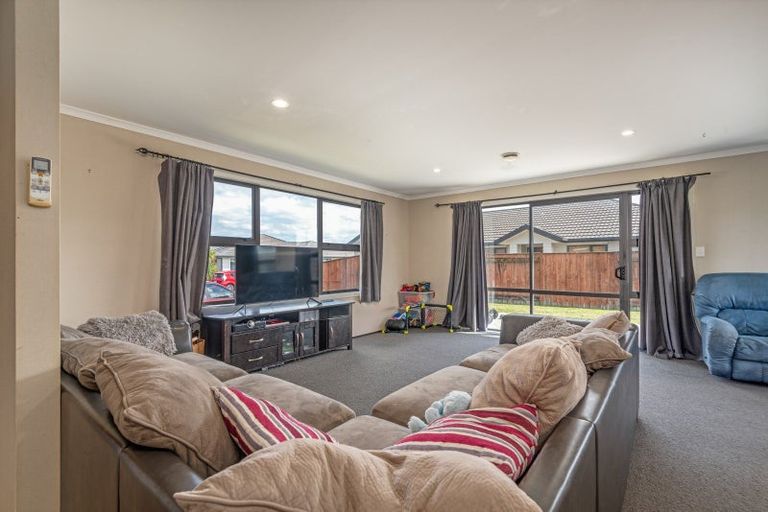 Photo of property in 2 Angelina Way, Kelvin Grove, Palmerston North, 4414