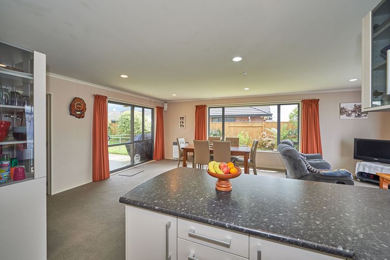 Photo of property in 4 Cleveland Heights, Kelvin Grove, Palmerston North, 4414