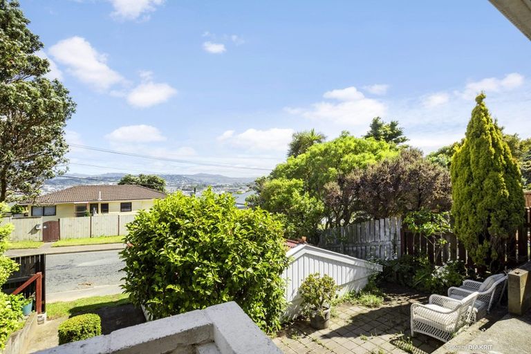 Photo of property in 27 Ahuriri Street, Strathmore Park, Wellington, 6022