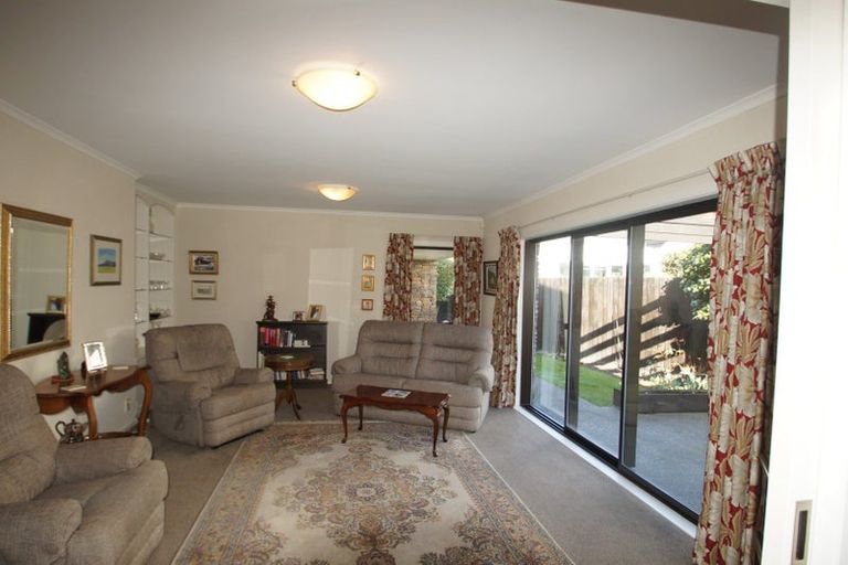 Photo of property in 2/8 Ilam Park Place, Ilam, Christchurch, 8041