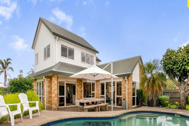 Photo of property in 11 Chippewa Place, Conifer Grove, Takanini, 2112