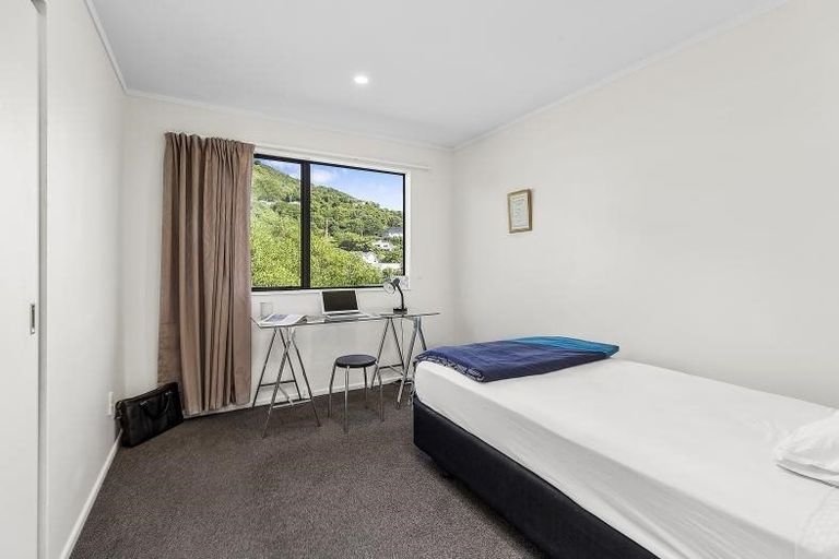 Photo of property in 9a Bourbon Terrace, Karori, Wellington, 6012