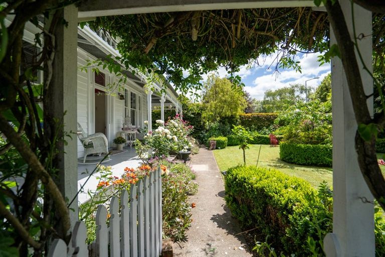 Photo of property in 147 Victoria Street, Cambridge, 3434