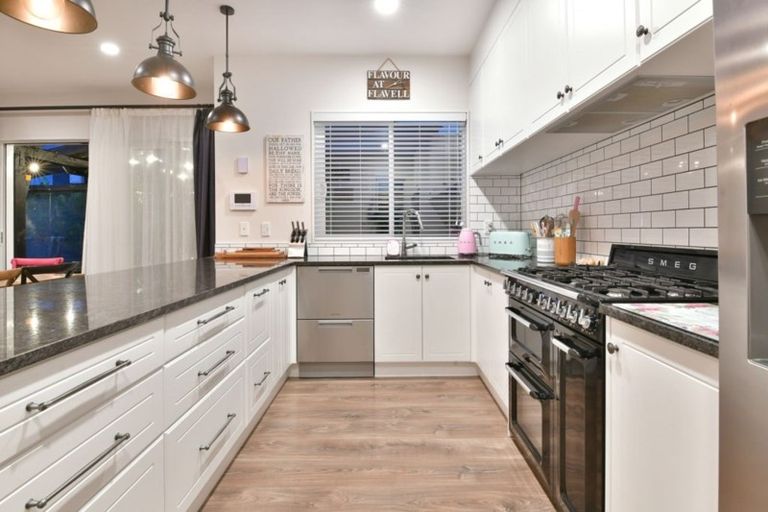 Photo of property in 18 Flavell Drive, Orewa, 0931