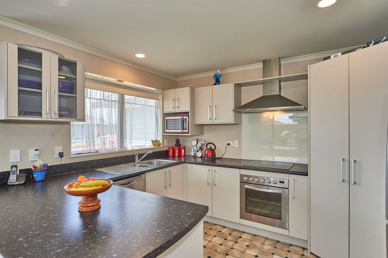 Photo of property in 4 Cleveland Heights, Kelvin Grove, Palmerston North, 4414