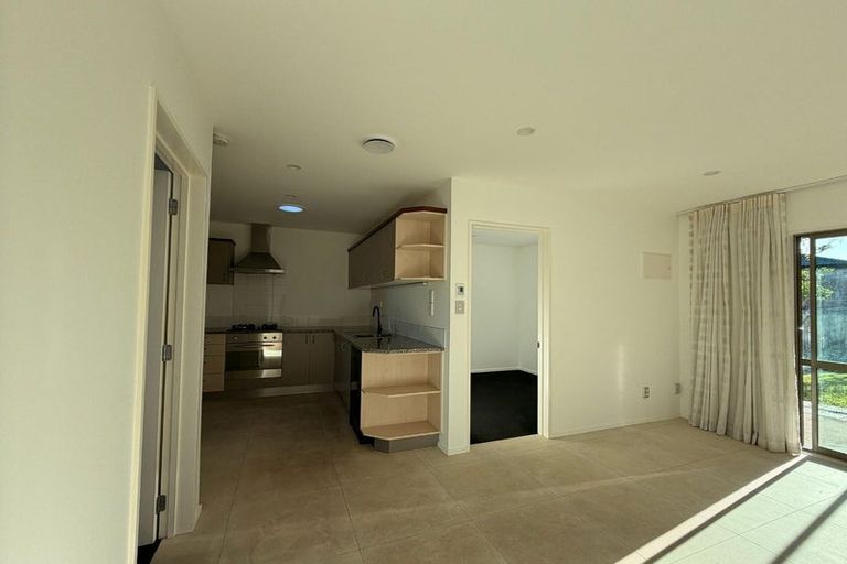 Photo of property in 28 Ballymore Drive, Pinehill, Auckland, 0632