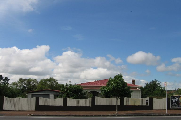 Photo of property in 1072 Great North Road, Point Chevalier, Auckland, 1022