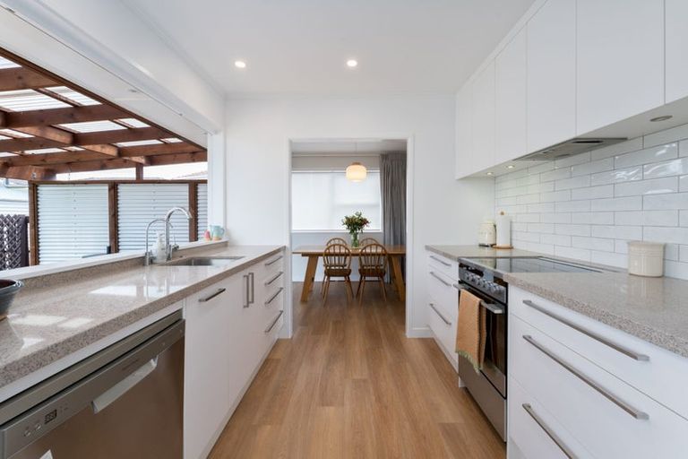 Photo of property in 6 Thornlow Street, Glendene, Auckland, 0602