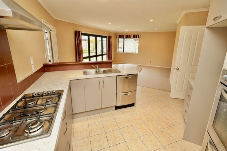 Photo of property in 24 Johnstone Drive, Fitzherbert, Palmerston North, 4410