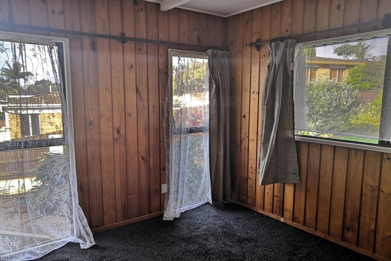Photo of property in 18 Prince Regent Drive, Half Moon Bay, Auckland, 2012