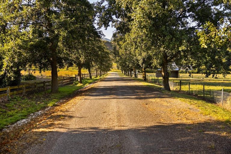 Photo of property in 28 Hogans Gully Road, Arrowtown, 9371