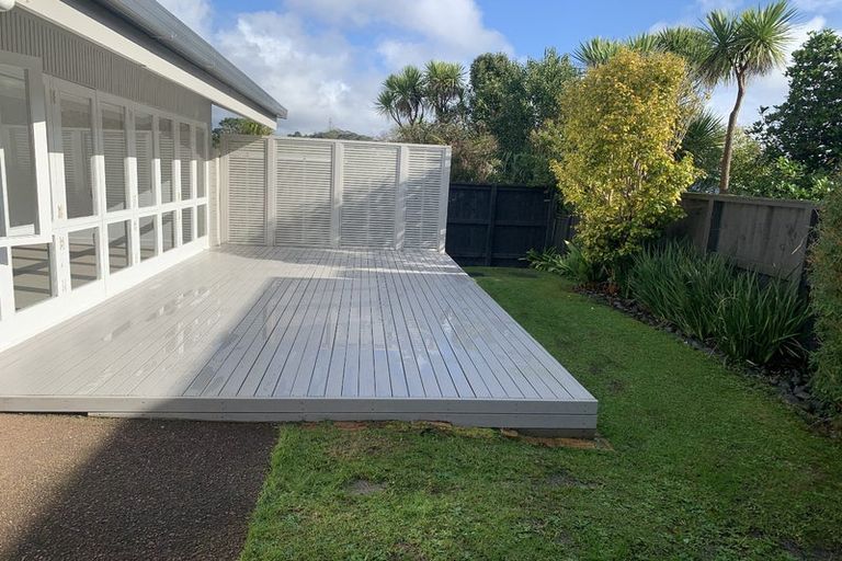 Photo of property in 1/281 Beach Road, Campbells Bay, Auckland, 0630