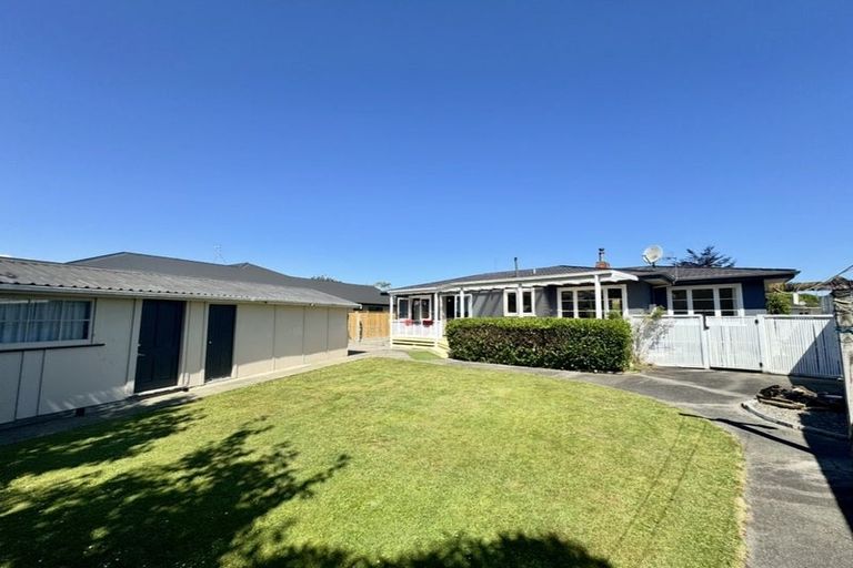 Photo of property in 11 Saint Albans Avenue, Hokowhitu, Palmerston North, 4410