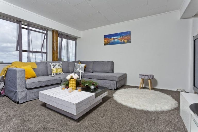 Photo of property in 2/38 Birkdale Road, Birkdale, Auckland, 0626