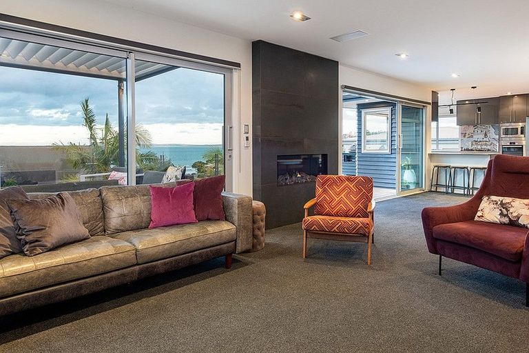 Photo of property in 19a Hyde Road, Rothesay Bay, Auckland, 0630