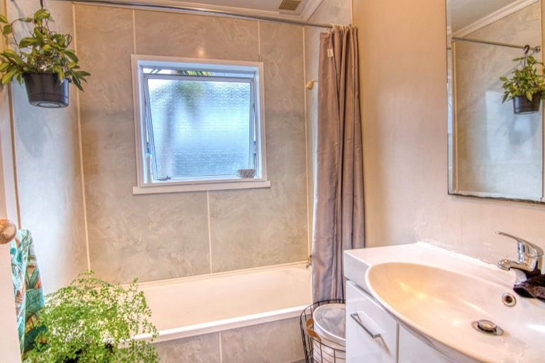 Photo of property in 3 Coromandel Court, Roslyn, Palmerston North, 4414