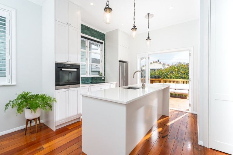 Photo of property in 9 Cruickshank Street, Kilbirnie, Wellington, 6022