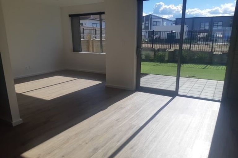 Photo of property in 5 Gunn Way, Hobsonville, Auckland, 0616