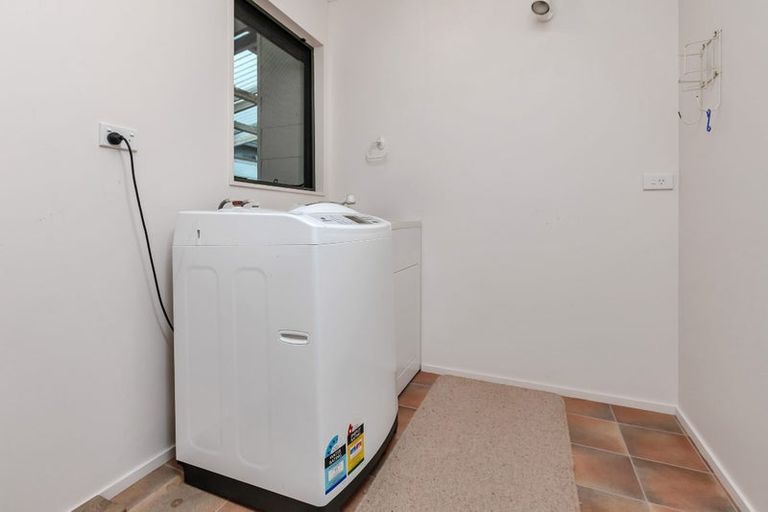 Photo of property in 74 One Tree Point Road, One Tree Point, 0118