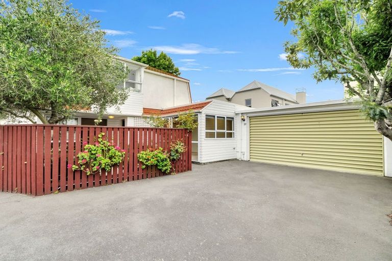 Photo of property in 33 Hewitts Road, Merivale, Christchurch, 8014