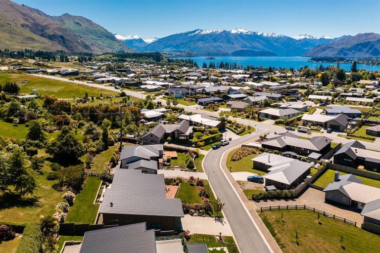 Photo of property in 8 Turnbull Crescent, Wanaka, 9305