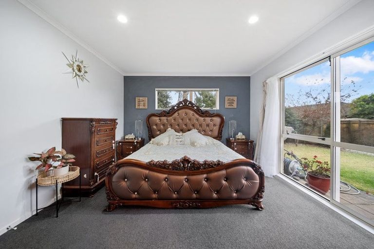 Photo of property in 35 Croftview Road, Wattle Downs, Auckland, 2103