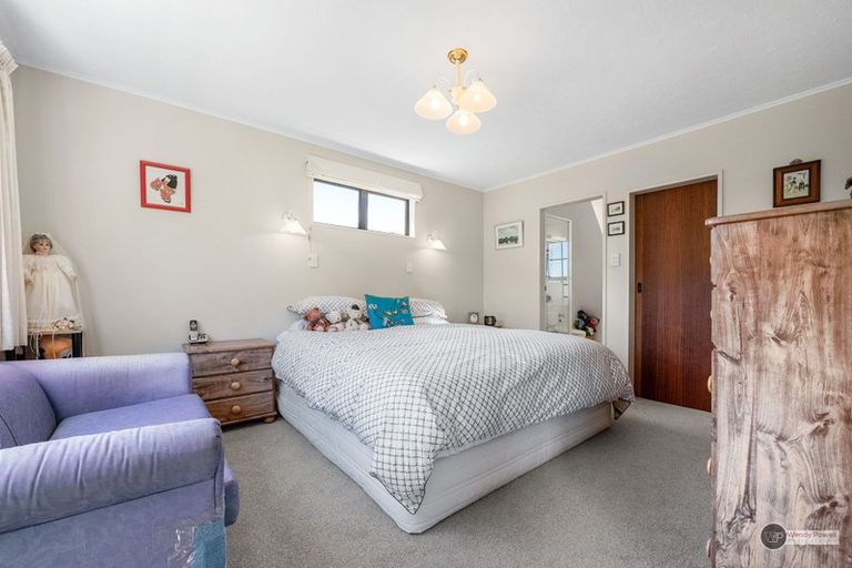 Photo of property in 3a Panorama Grove, Harbour View, Lower Hutt, 5010
