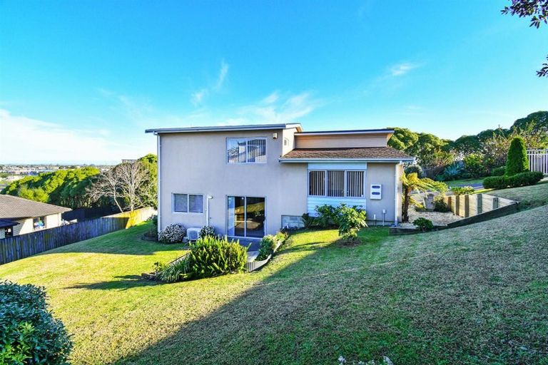 Photo of property in 38 Fairchild Avenue, Goodwood Heights, Auckland, 2105