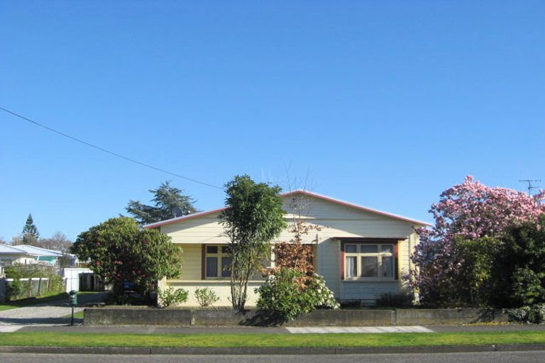 Photo of property in 25 Queenwood Road, Levin, 5510