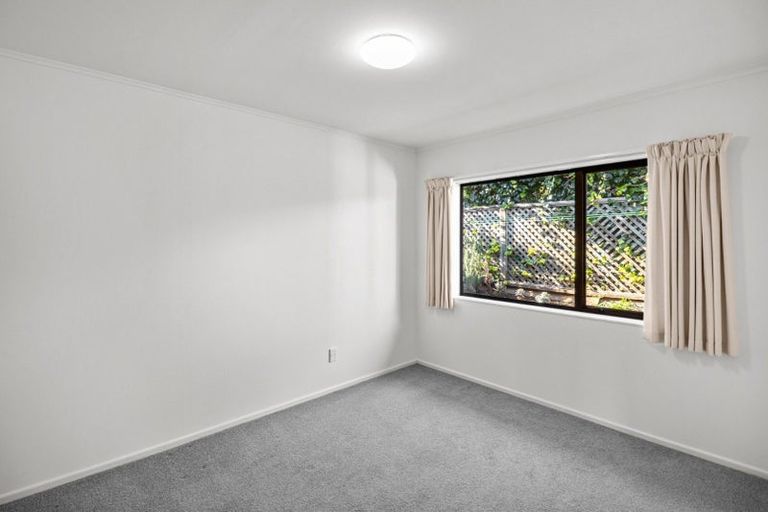 Photo of property in 4/476 Devon Street East, Strandon, New Plymouth, 4312