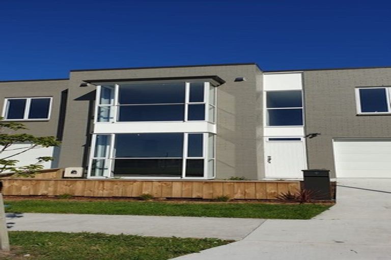 Photo of property in 9 Aeronautic Road, Takanini, 2112