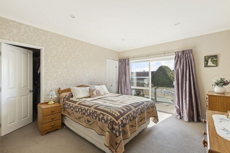 Photo of property in 5 Vardon Way, Waiwhakaiho, New Plymouth, 4312