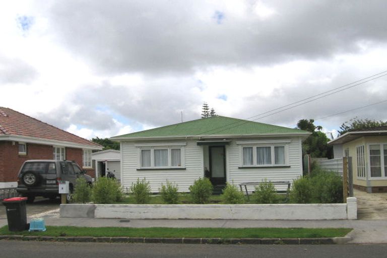 Photo of property in 6 Humariri Street, Point Chevalier, Auckland, 1022