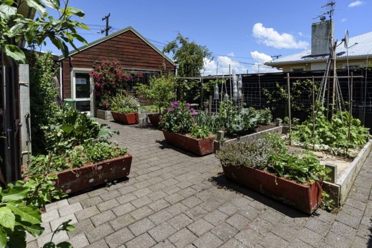 Photo of property in 4 Smith Road, Merrilands, New Plymouth, 4312