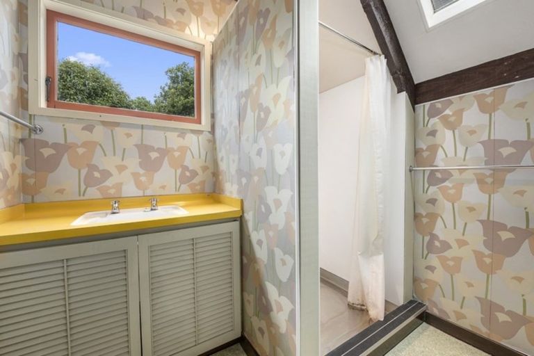 Photo of property in 74 Blue Mountains Road, Pinehaven, Upper Hutt, 5019